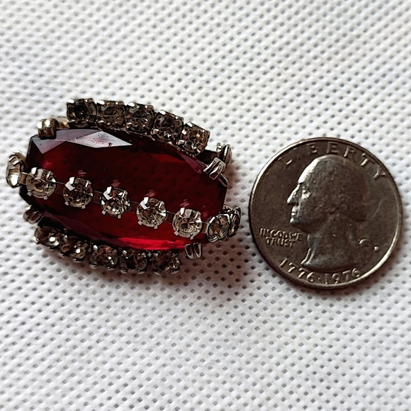 Deep Red Garnet Faceted Glass Beveled Vintage Silver Tone Rhinestone Brooch EUC - Picture 5 of 10